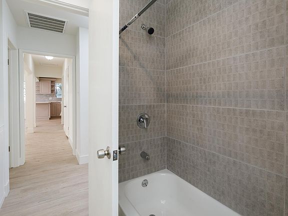5th image of 6029 Wilkinson Ave