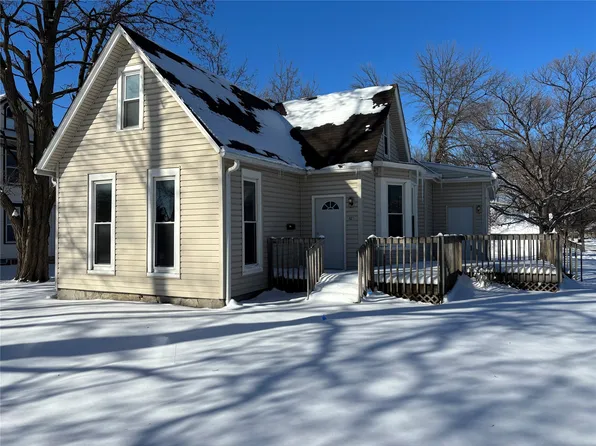 621 E Court Ave, Winterset, IA 50273