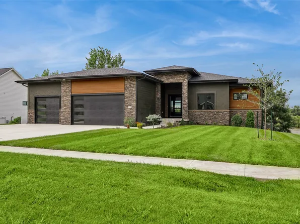 335 Chestnut St, De Soto, IA 50069