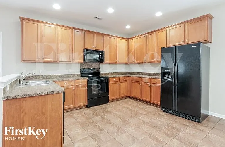 706 Perth Dr — Photo 6