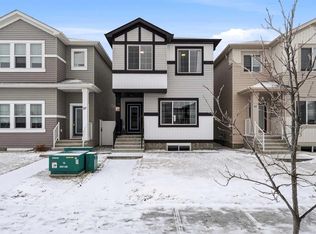 39 N Lake St, Red Deer County, AB T4E1B9