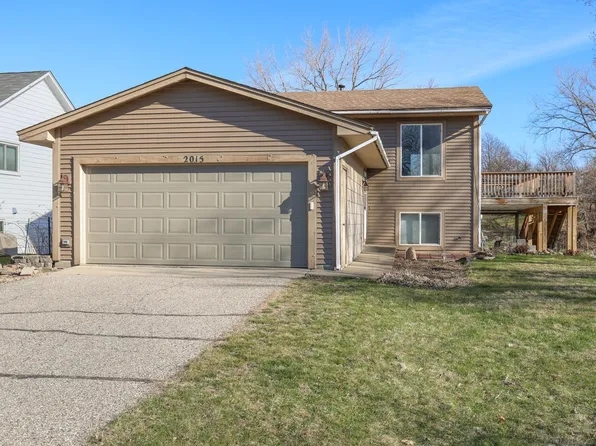 2015 Heritage Dr, Shakopee, MN 55379
