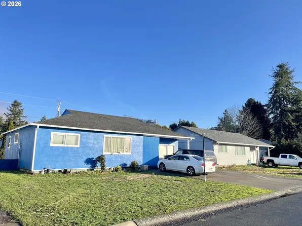 328 Spruce Dr, Brookings, OR 97415