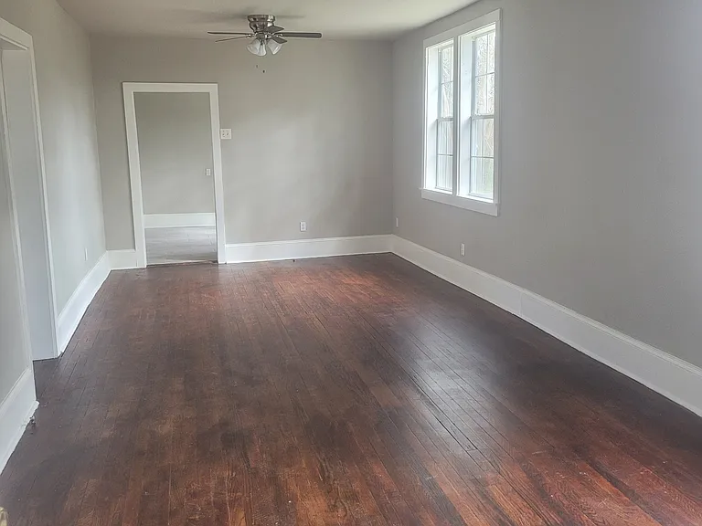 562 W Grant St — Photo 2