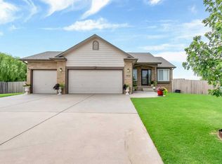 1952 E Glen Hills Ct, Derby, KS 67037