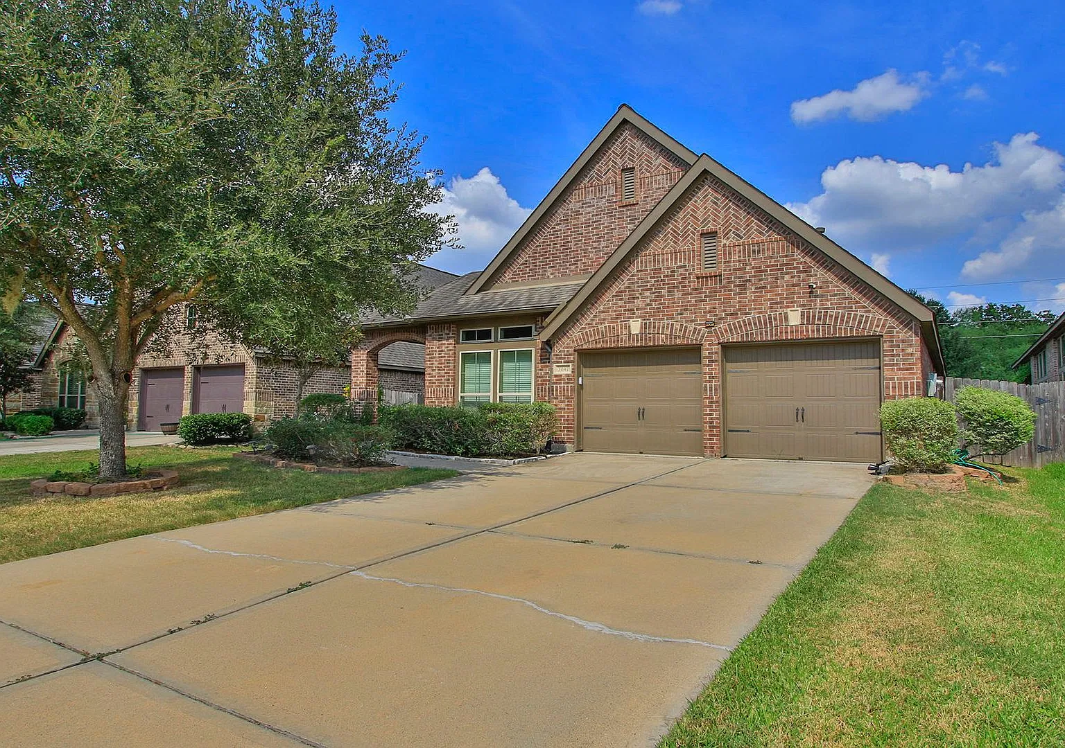 For Home for Lease in Fort Bend - 4 Bed, 3 Bath | 2,809 Sq Ft | The Reserve at Brazos Town Center... — Photo 1
