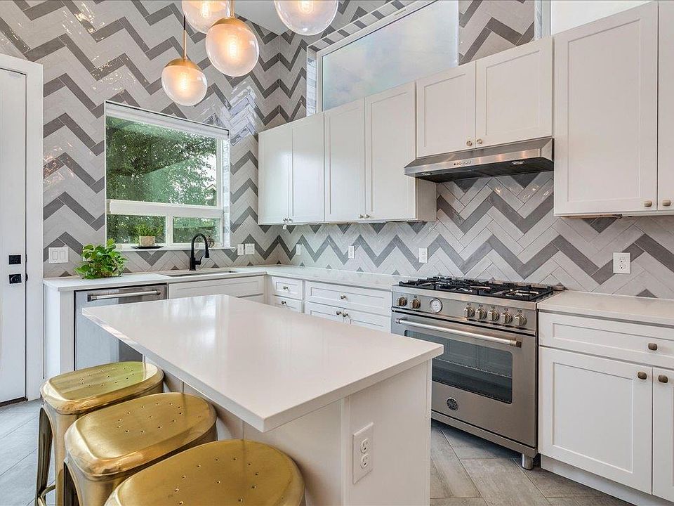 1st image of 1214 Delano St #1