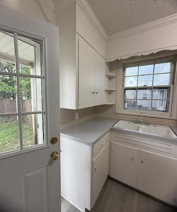 2nd image of 1368 Roslyn Ave SW