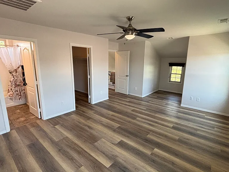 2125 E Huntington Dr — Photo 18