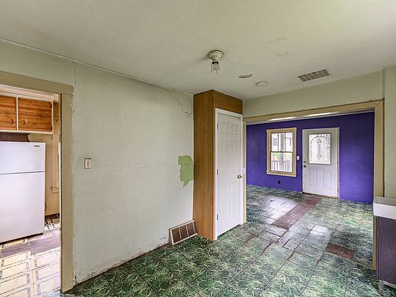4th image of 30 N Sumac Ave