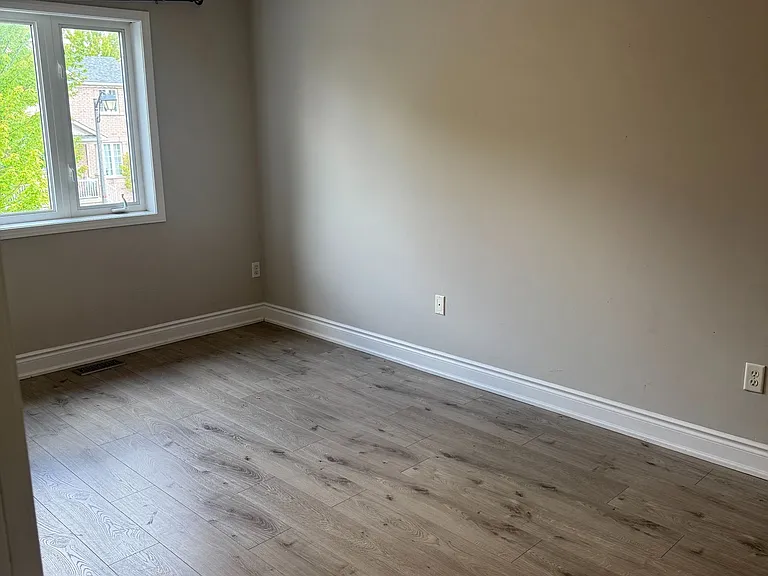 482 Bur Oak Ave — Photo 7