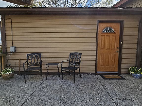 3rd image of 10 N Poplar Ave
