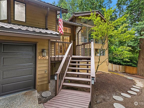 2nd image of 305 207th Avenue NE