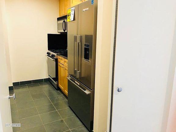4th image of 305 E 63rd St APT 12A
