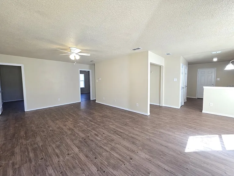 10226 Country Hills Blvd — Photo 6
