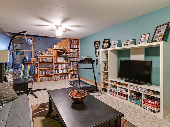 3rd image of 35259 Riverview Dr