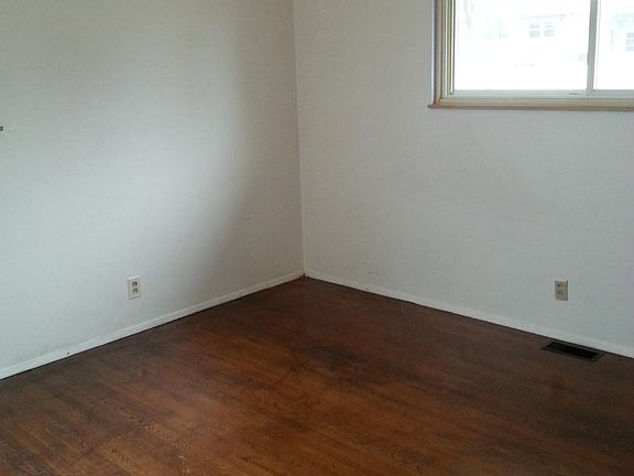 4th image of 425 Skylark Dr