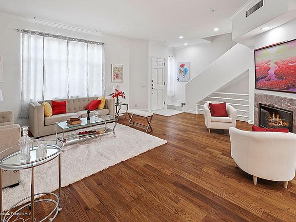 5th image of 2318 Montrose Ave APT 3