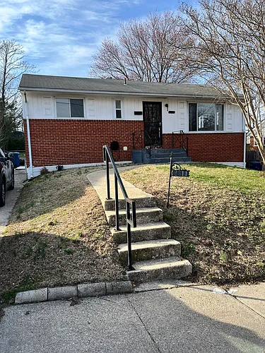 2311 Roslyn Ave Photo 1