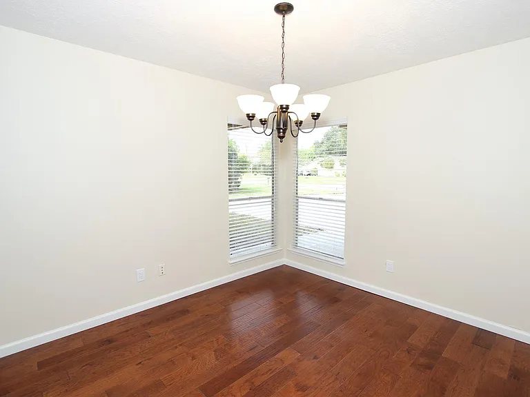 2731 Colony Dr — Photo 5