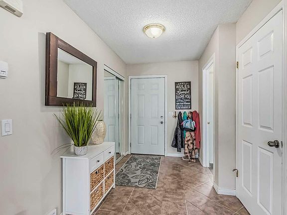 2nd image of 157 W Creek Cres
