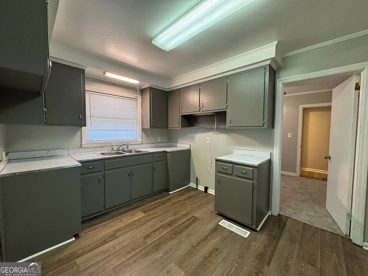 3 bed, 1.0 bath, 1066 sqft, $1,000 — Photo 3