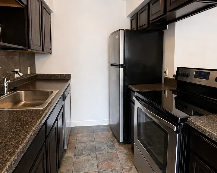 500 E Riverside Dr #145 — Photo 5