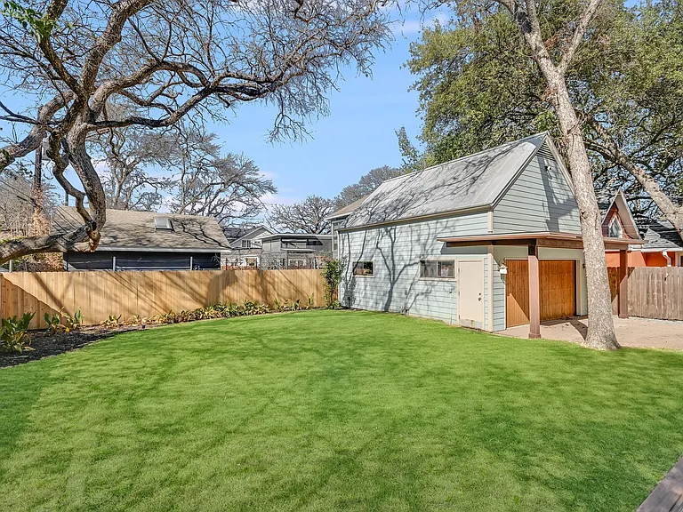2704 Oakhurst Ave — Photo 19