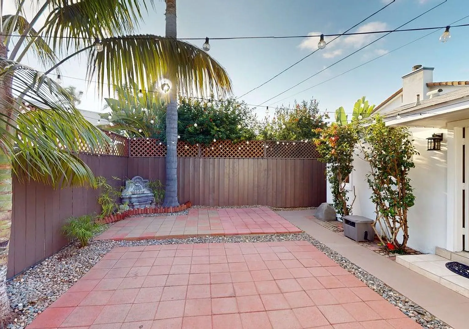 Rare and Private Coronado Back House with Expansive Patio plus Casita — Photo 2