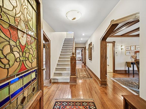 2nd image of 565 Woodlawn Ave