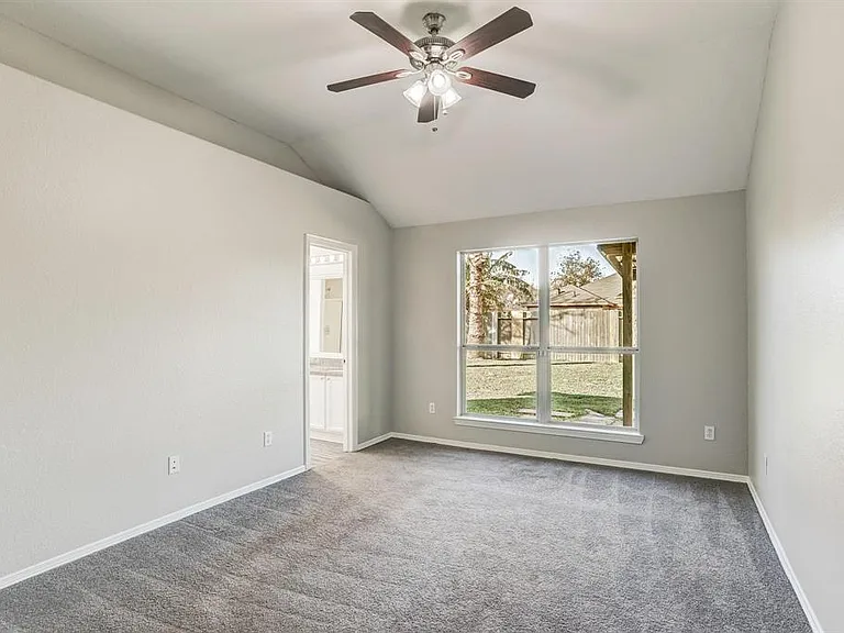 7822 W Red Oak Ln — Photo 5