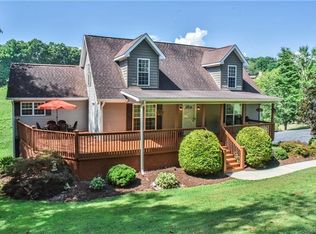 90 Hampton Rd, Leicester, NC 28748