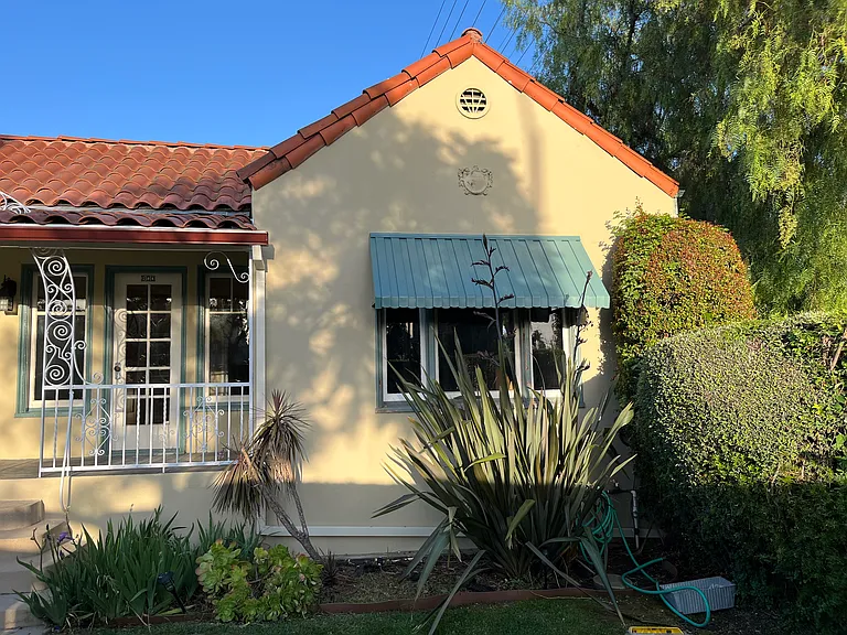 800 N Orange Grove Ave — Photo 1