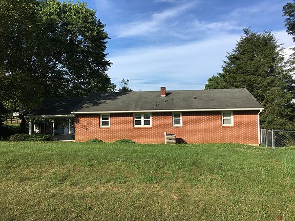 2nd image of 1641 Thomas Ln