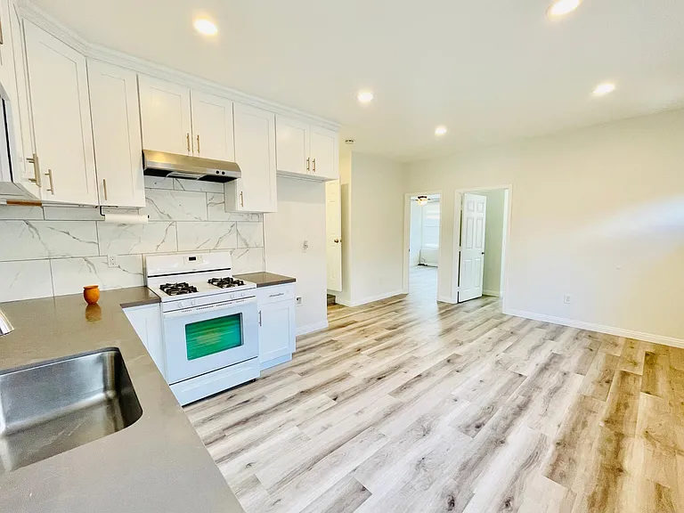 142 E Morgan St #B — Photo 16