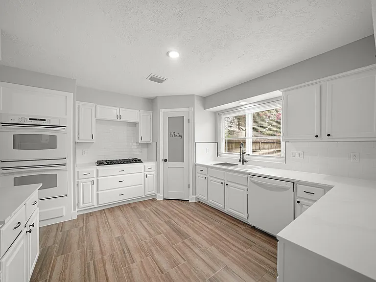 8611 Spruce Mill Dr — Photo 6