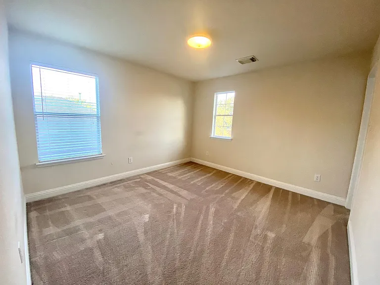 518 Remington Chase Ct — Photo 5