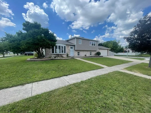 793 Six Pines Dr, Romeoville, IL 60446