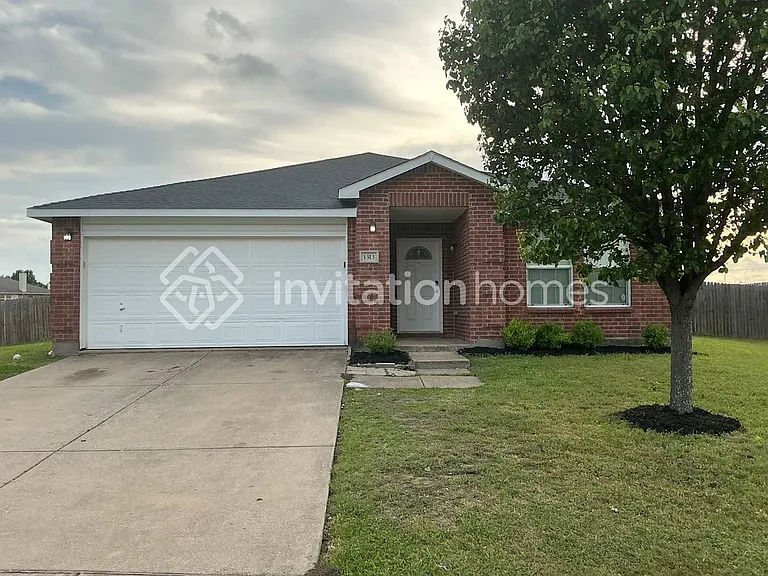 1313 Cyprus Dr — Photo 1