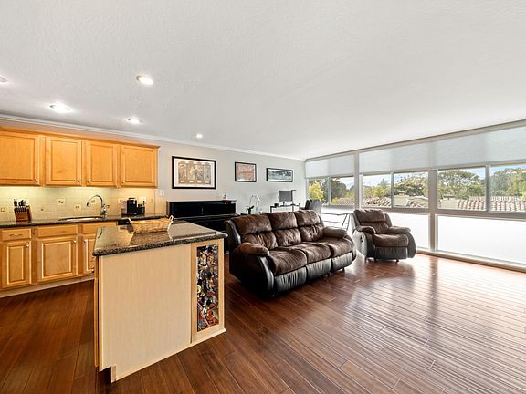 4th image of 6 Seville Way APT 305