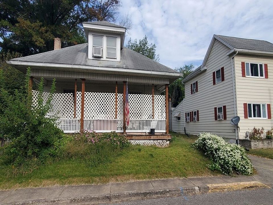 1st image of 1109 N High St