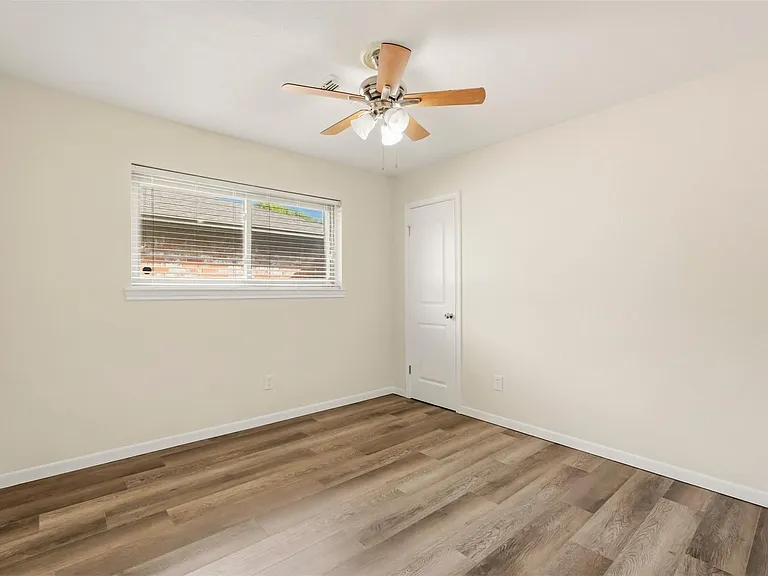 1911 Michele Dr — Photo 17