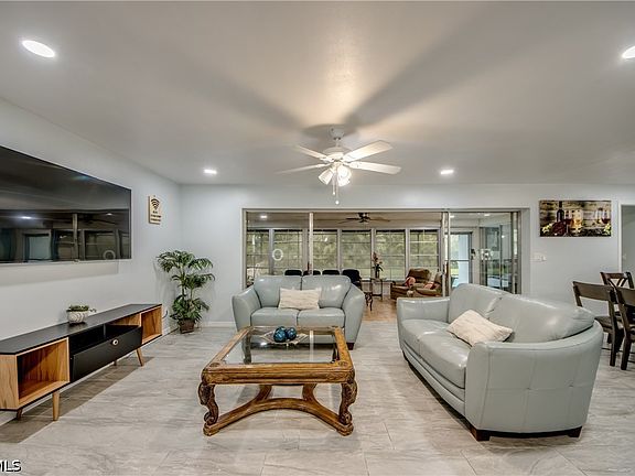 4th image of 510 SW 51st Ter