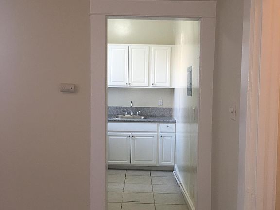 3rd image of 722 Hartford Ave APT 305