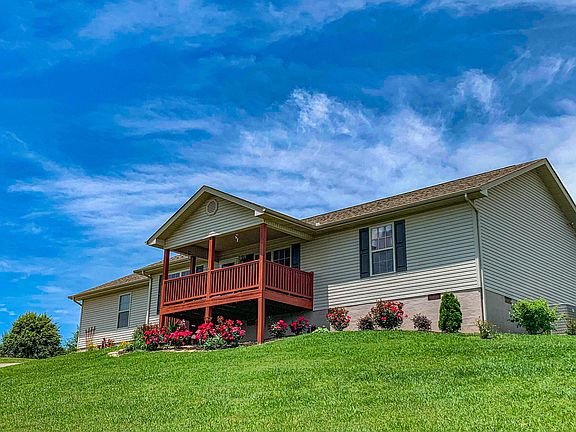 4th image of 610 English Meadows Dr