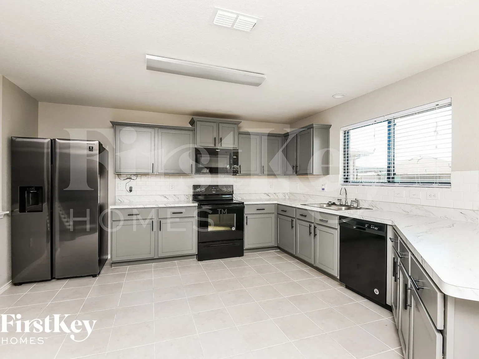 3 bed, 2.5 bath, 2582 sqft, $2,120 — Photo 4
