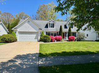 743 Dogwood Ln, Vermilion, OH 44089