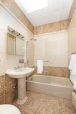 Rented by R New York | media 27