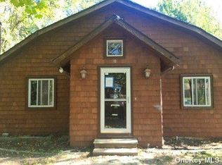 40 Oak Ave, Shirley, NY