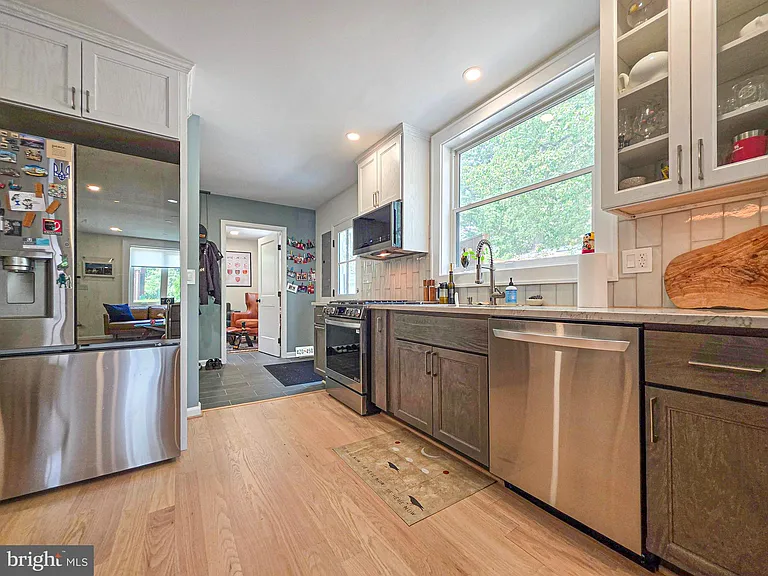 302 E Custis Ave #A — Photo 8
